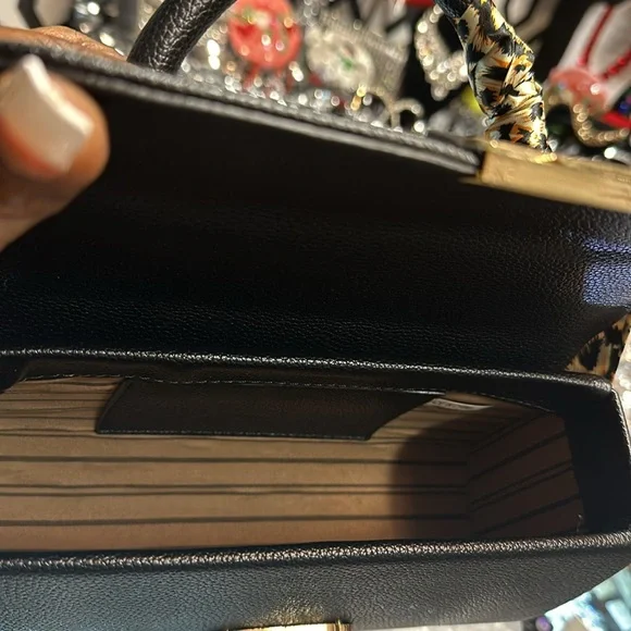 Black handbag with gold hardware and long strap and wallet - Picture 2 of 9